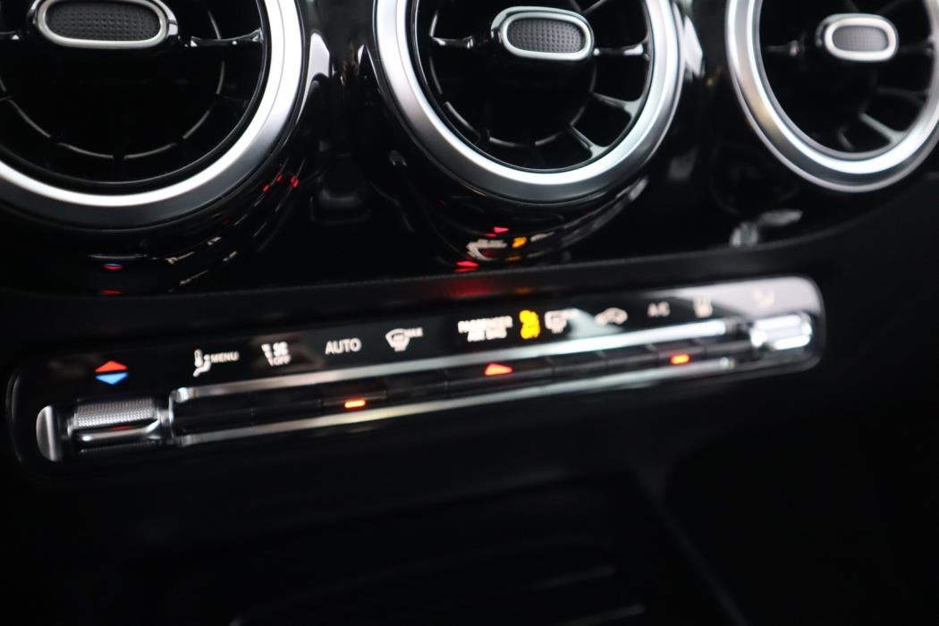 MERCEDES-BENZ GLA 2026