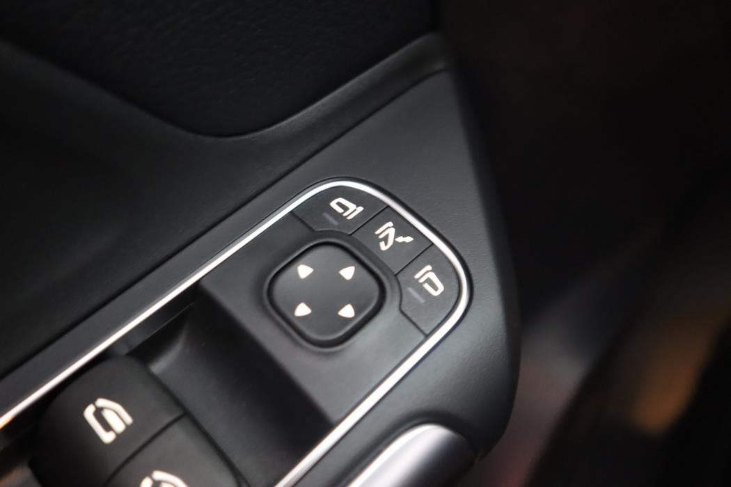 MERCEDES-BENZ GLA 2026