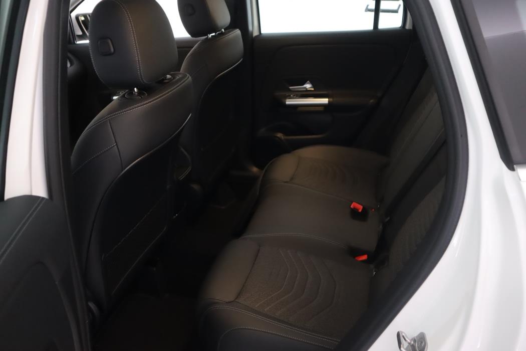 MERCEDES-BENZ GLA 2026