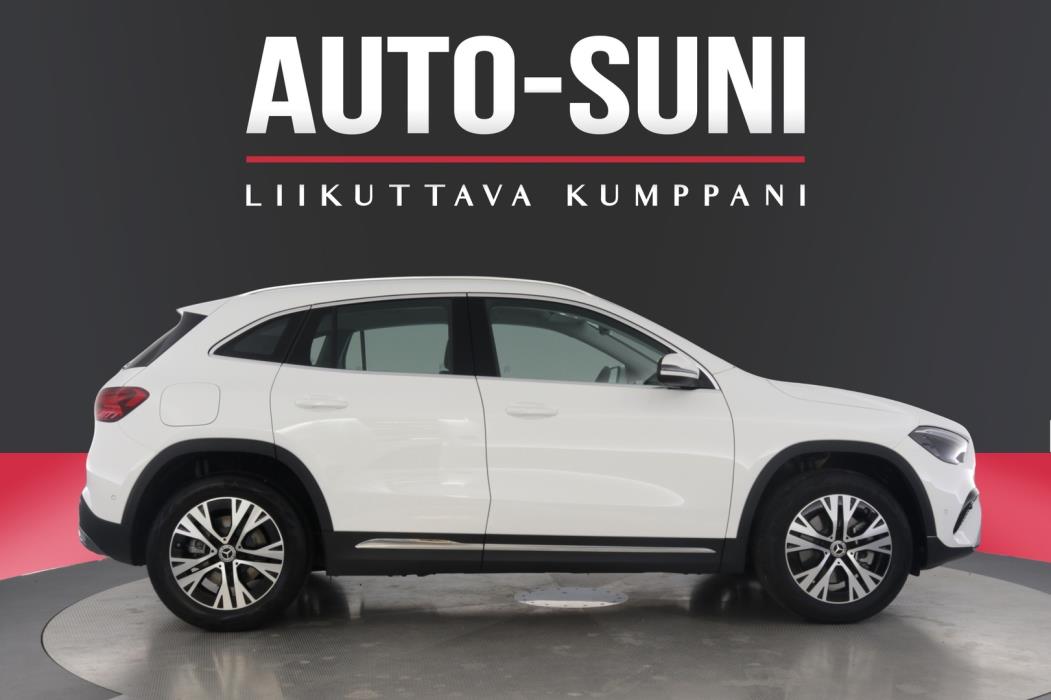 MERCEDES-BENZ GLA 2026