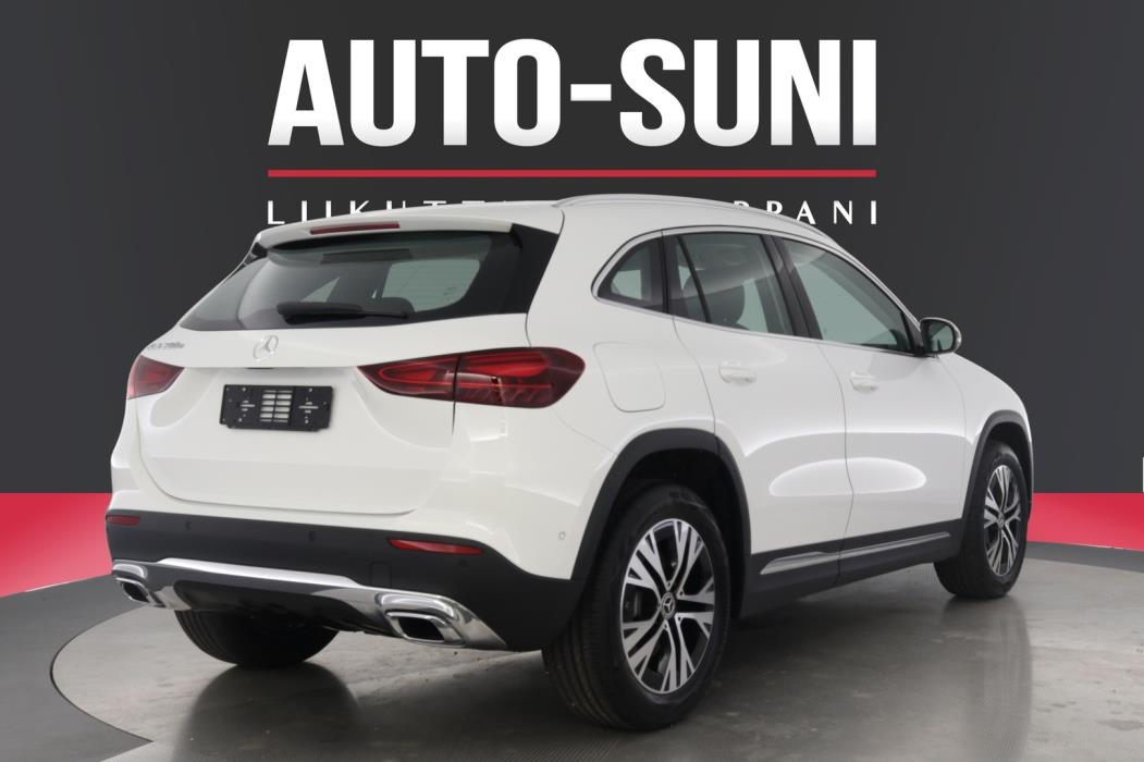 MERCEDES-BENZ GLA 2026