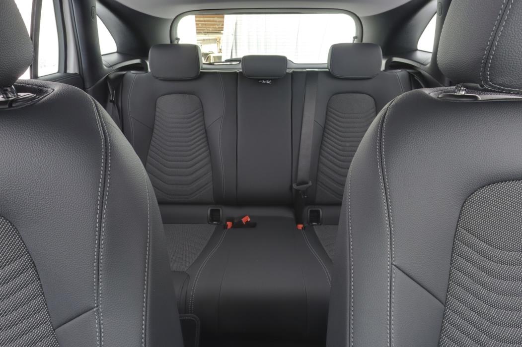 MERCEDES-BENZ GLA 2026