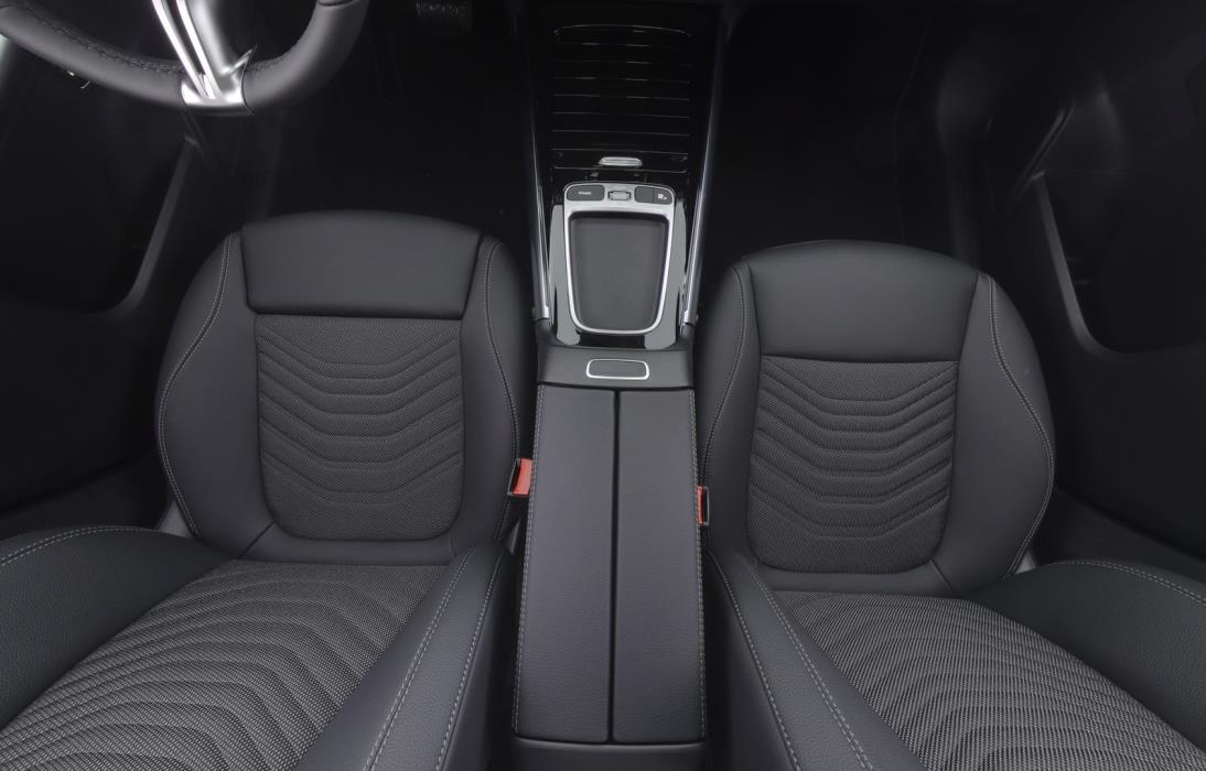 MERCEDES-BENZ GLA 2026