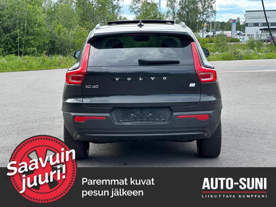 VOLVO XC40 2023