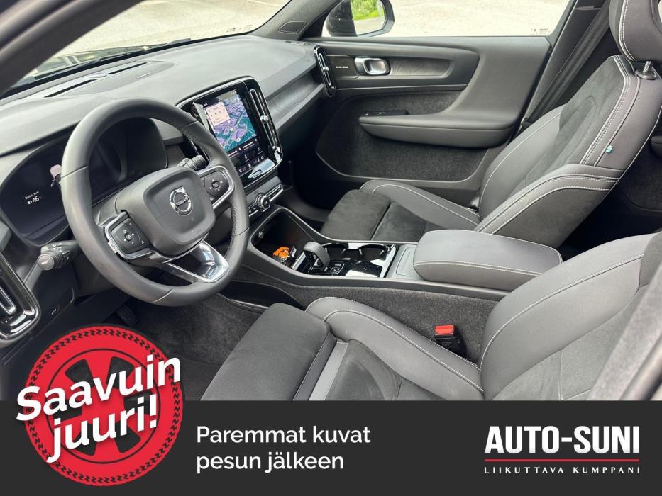 VOLVO XC40 2023