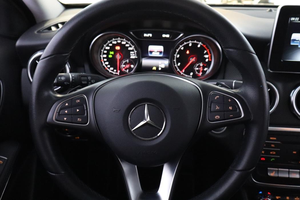 MERCEDES-BENZ GLA 2019