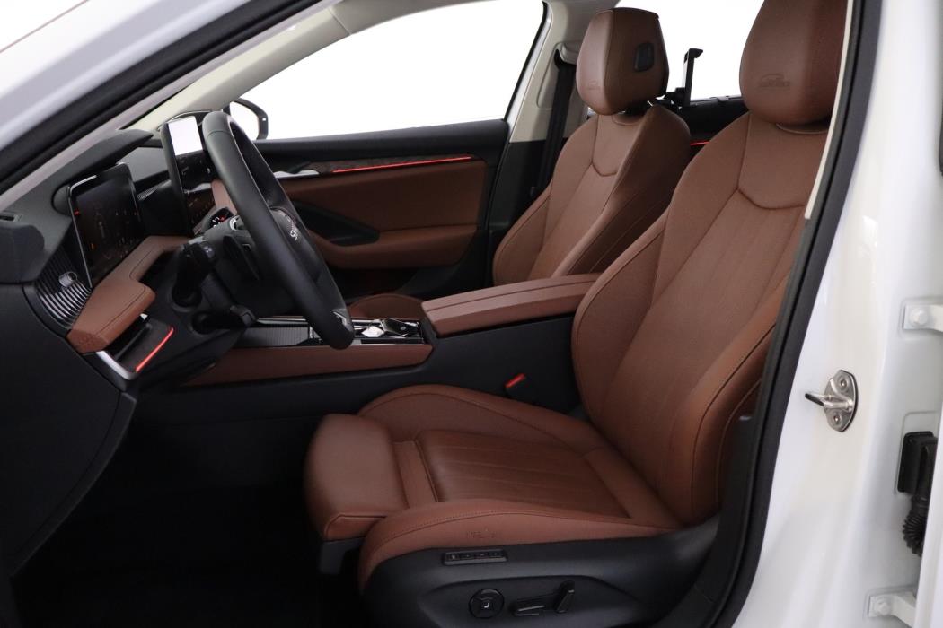 SKODA Superb 2025