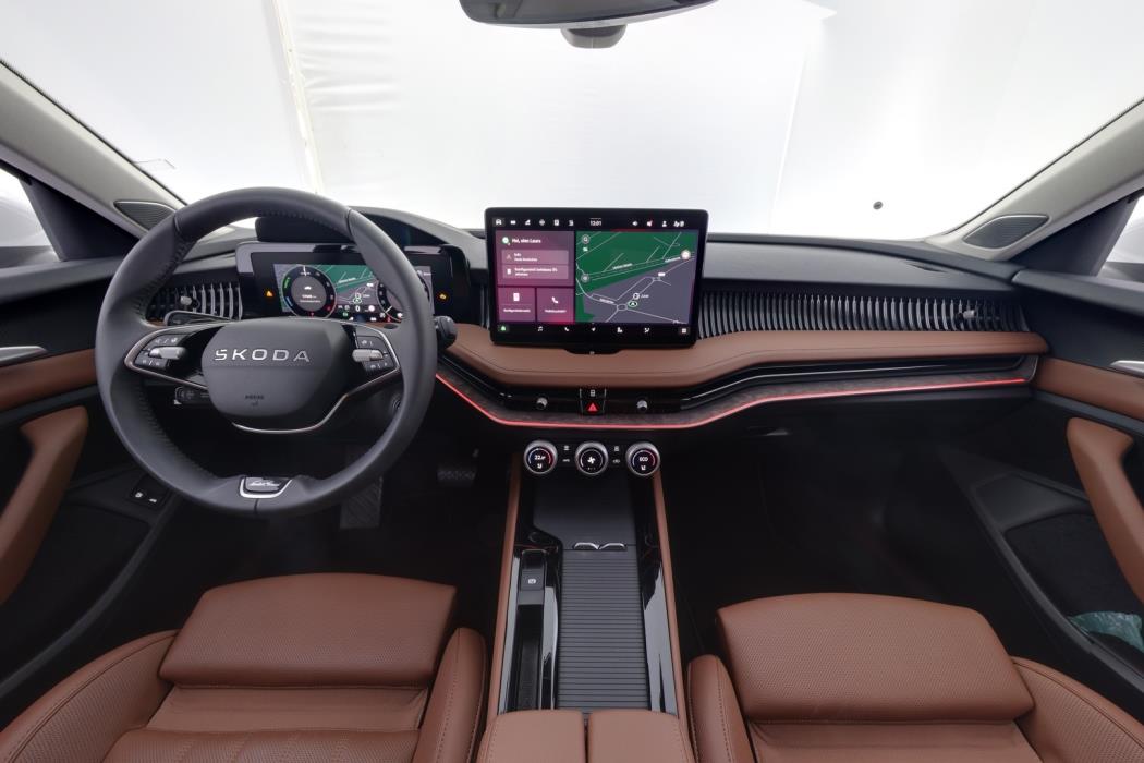 SKODA Superb 2025