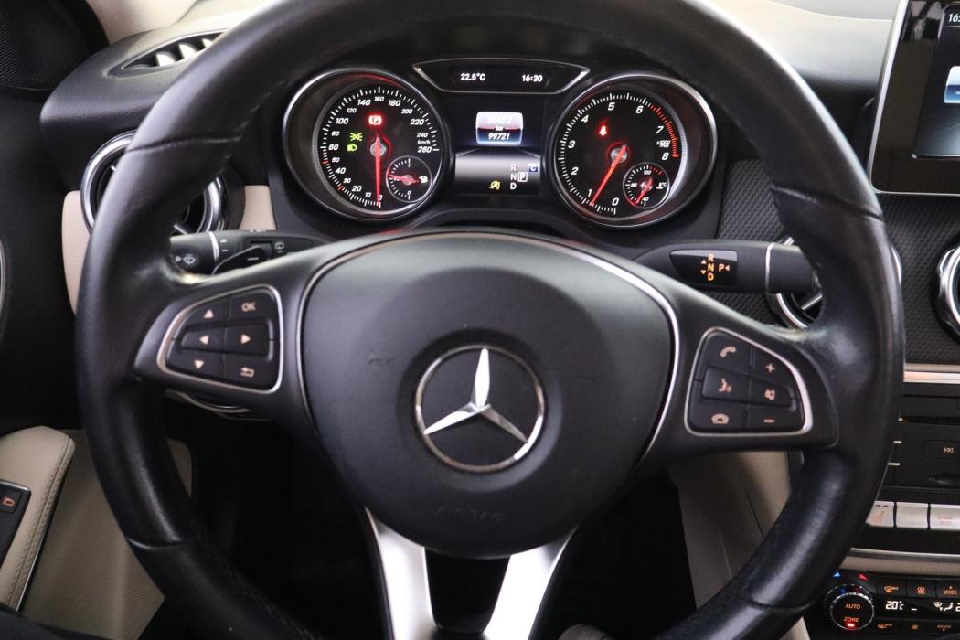 MERCEDES-BENZ GLA 2019