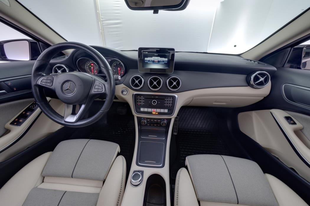 MERCEDES-BENZ GLA 2019