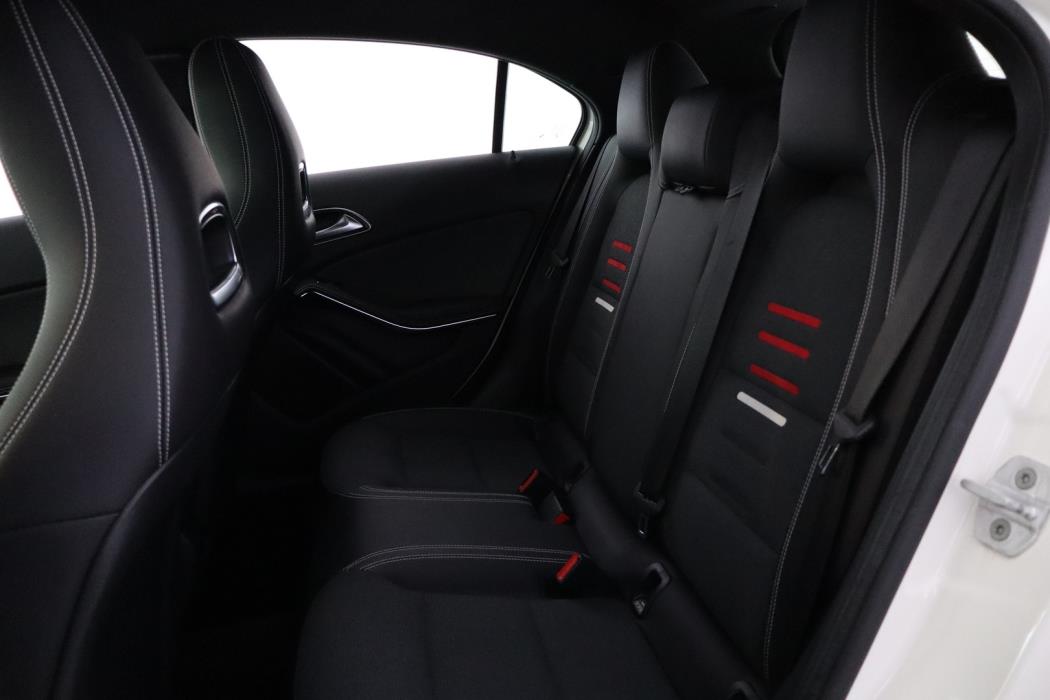 MERCEDES-BENZ A 2017