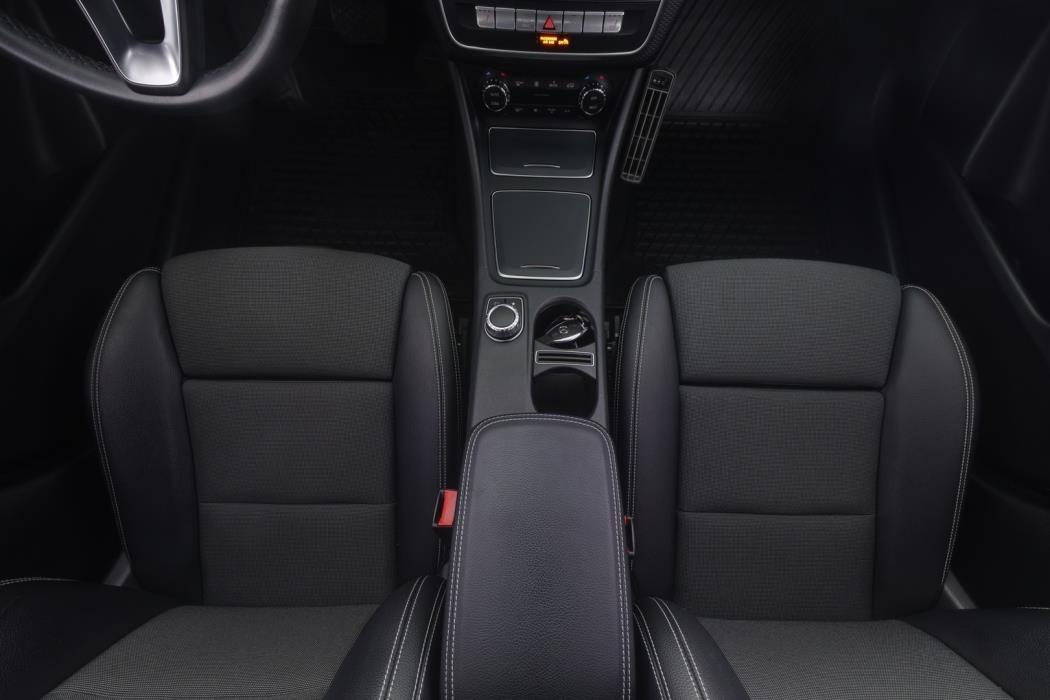 MERCEDES-BENZ A 2017