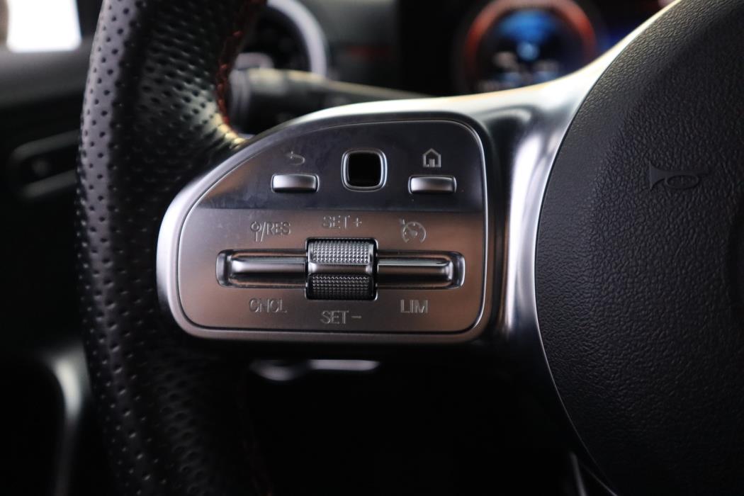 MERCEDES-BENZ A 2020