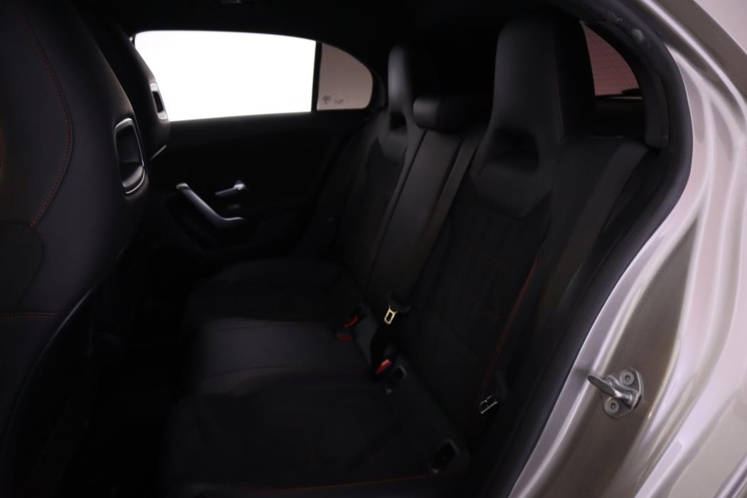 MERCEDES-BENZ A 2020