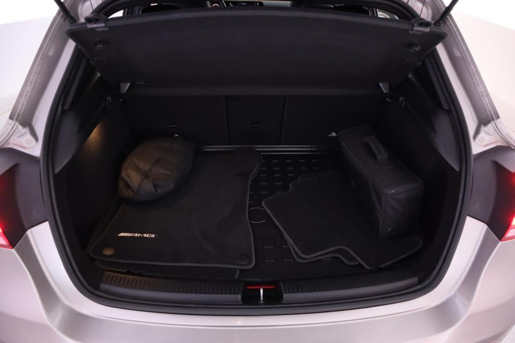 MERCEDES-BENZ A 2020