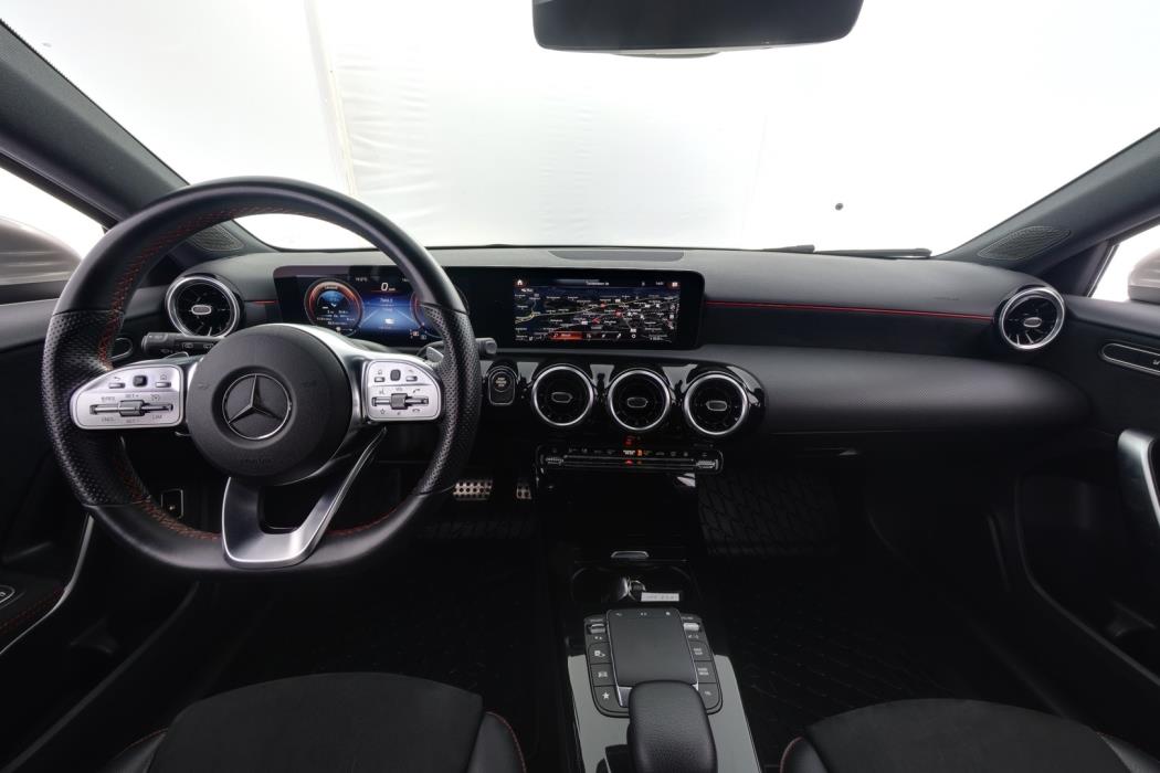 MERCEDES-BENZ A 2020