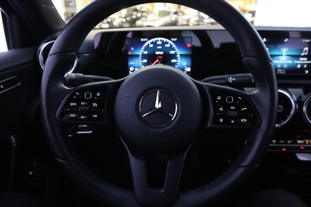 MERCEDES-BENZ A 2020