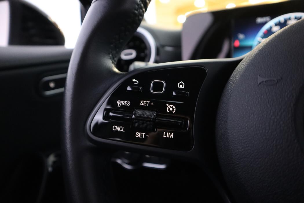 MERCEDES-BENZ A 2020