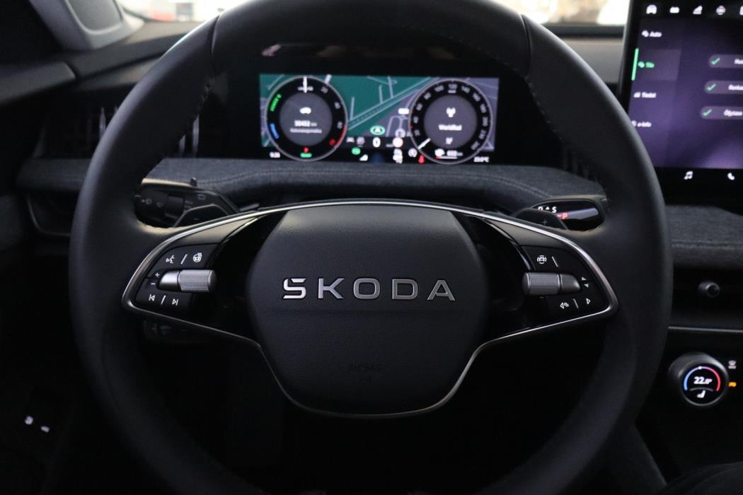 SKODA Superb 2025