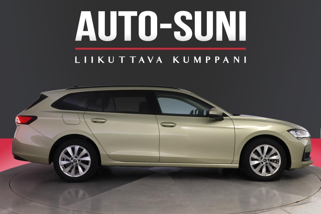 SKODA Superb 2025