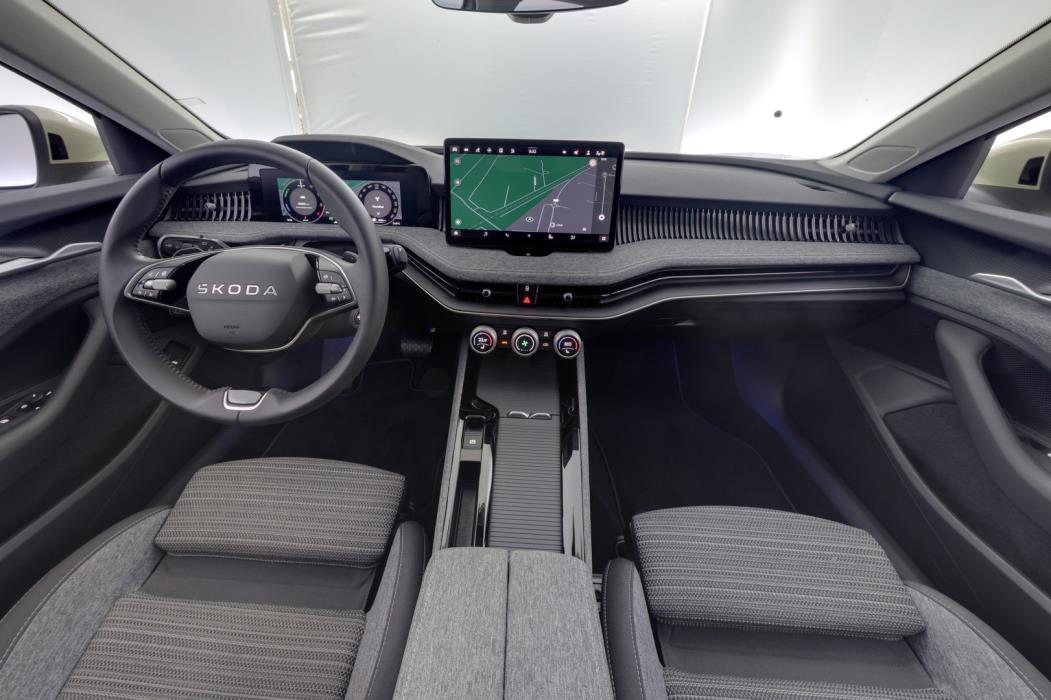 SKODA Superb 2025