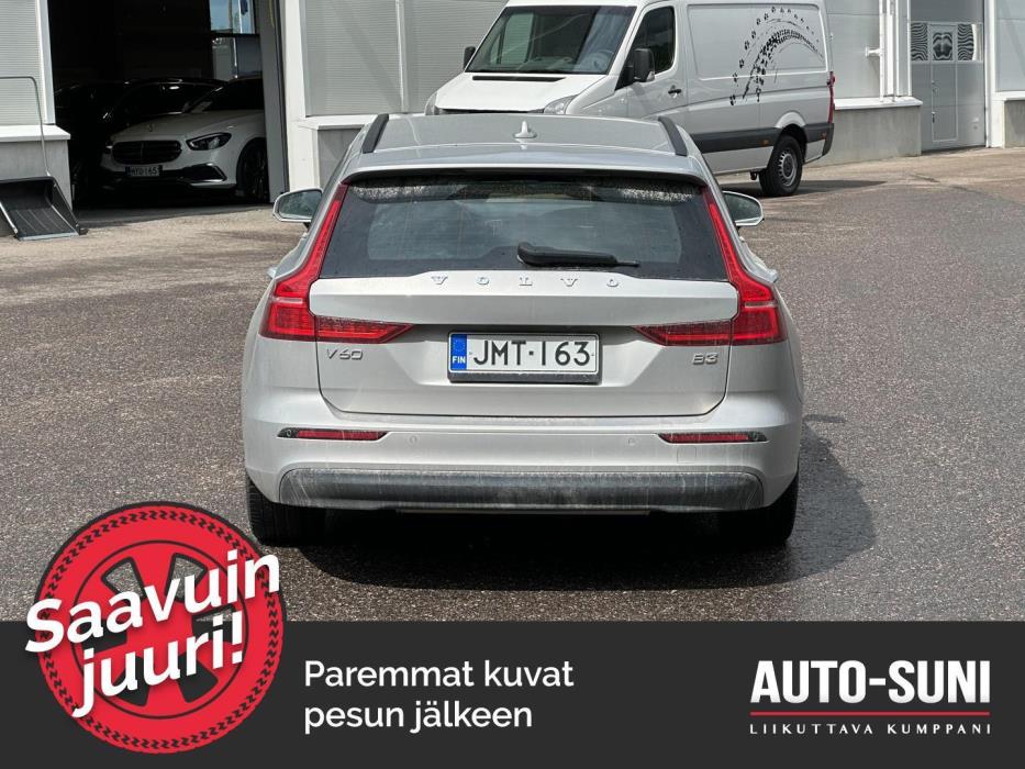 VOLVO V60 2023