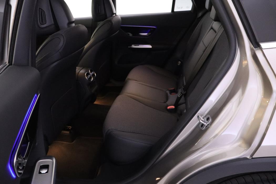 MERCEDES-BENZ GLC 2023
