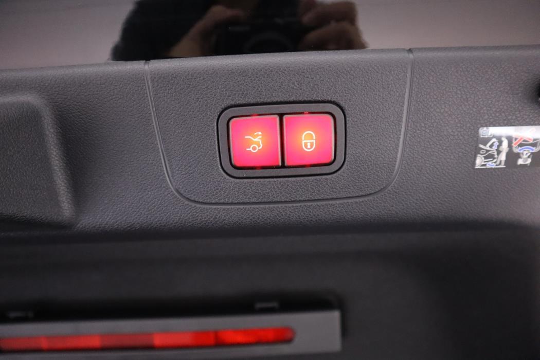 MERCEDES-BENZ CLA 2025