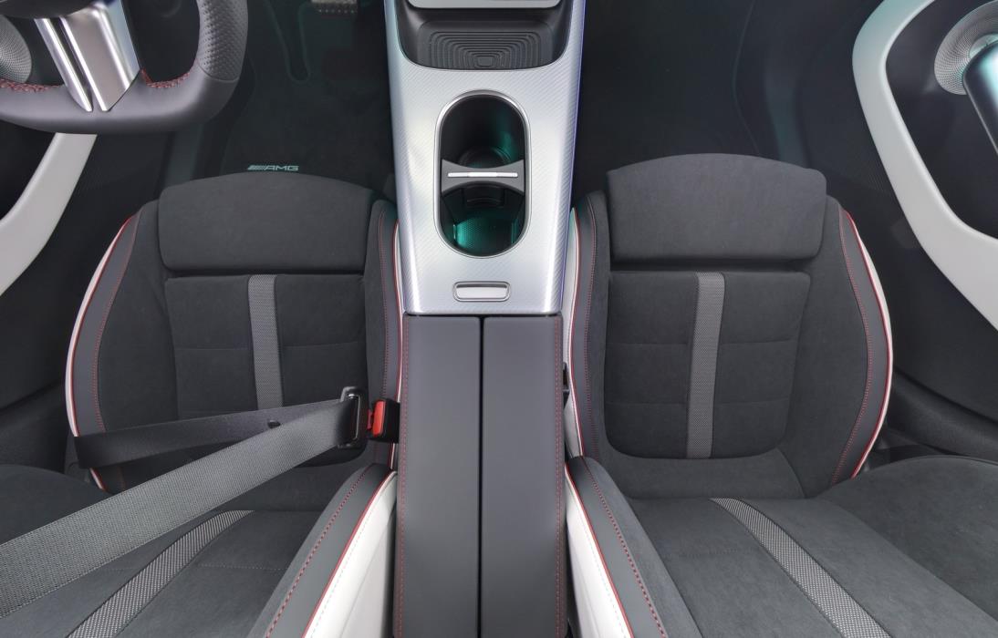 MERCEDES-BENZ CLA 2025