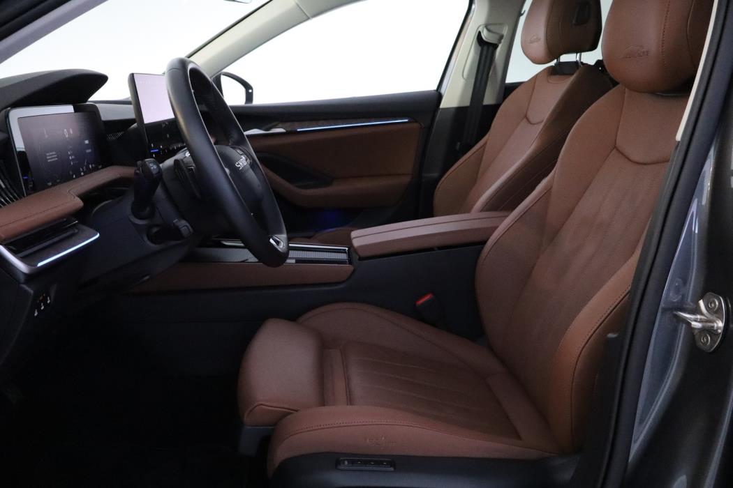 SKODA Superb 2025