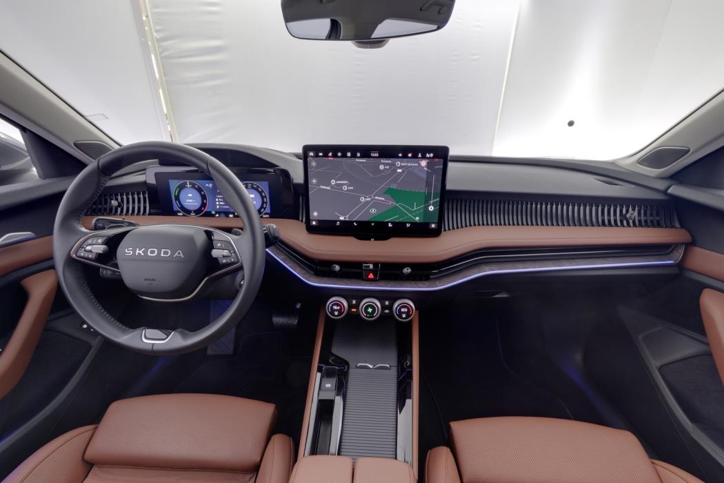 SKODA Superb 2025