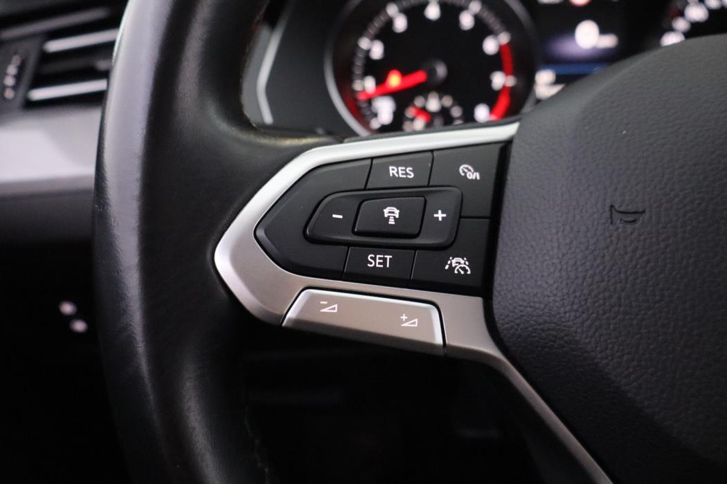 VOLKSWAGEN Passat 2019