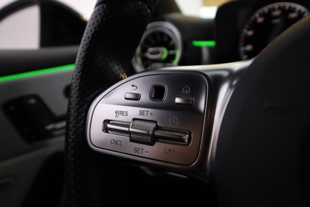 MERCEDES-BENZ A 2020