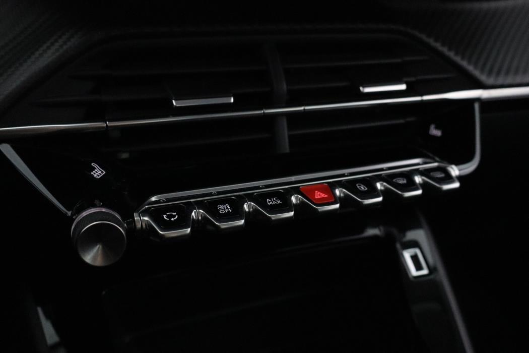 PEUGEOT 208 2020