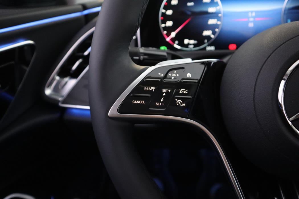 MERCEDES-BENZ E 2026