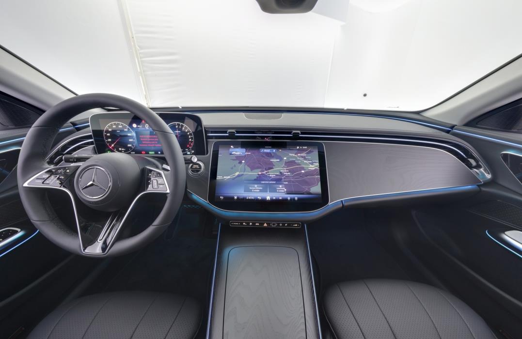 MERCEDES-BENZ E 2026