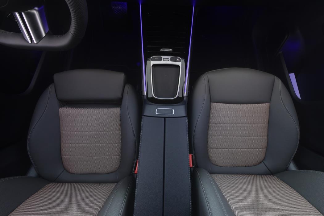 MERCEDES-BENZ EQA 2026