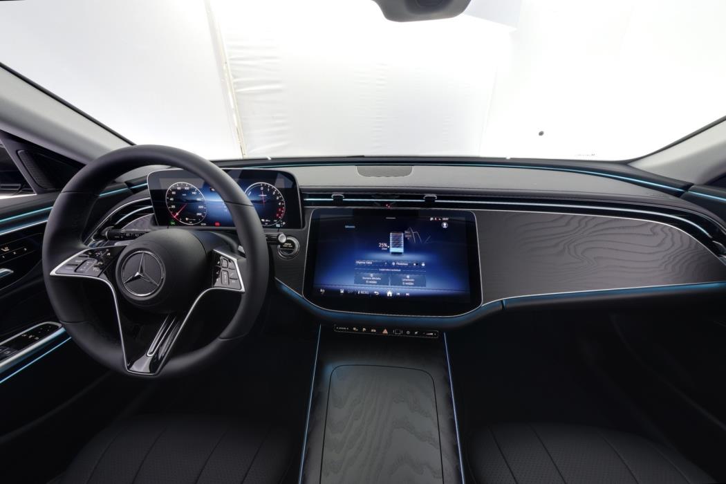 MERCEDES-BENZ E 2026