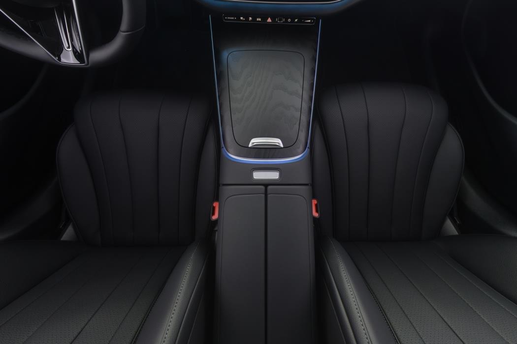 MERCEDES-BENZ E 2026