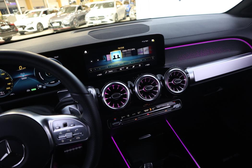 MERCEDES-BENZ EQB 2023