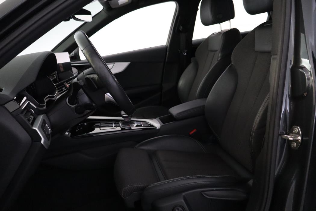 AUDI A4 2023