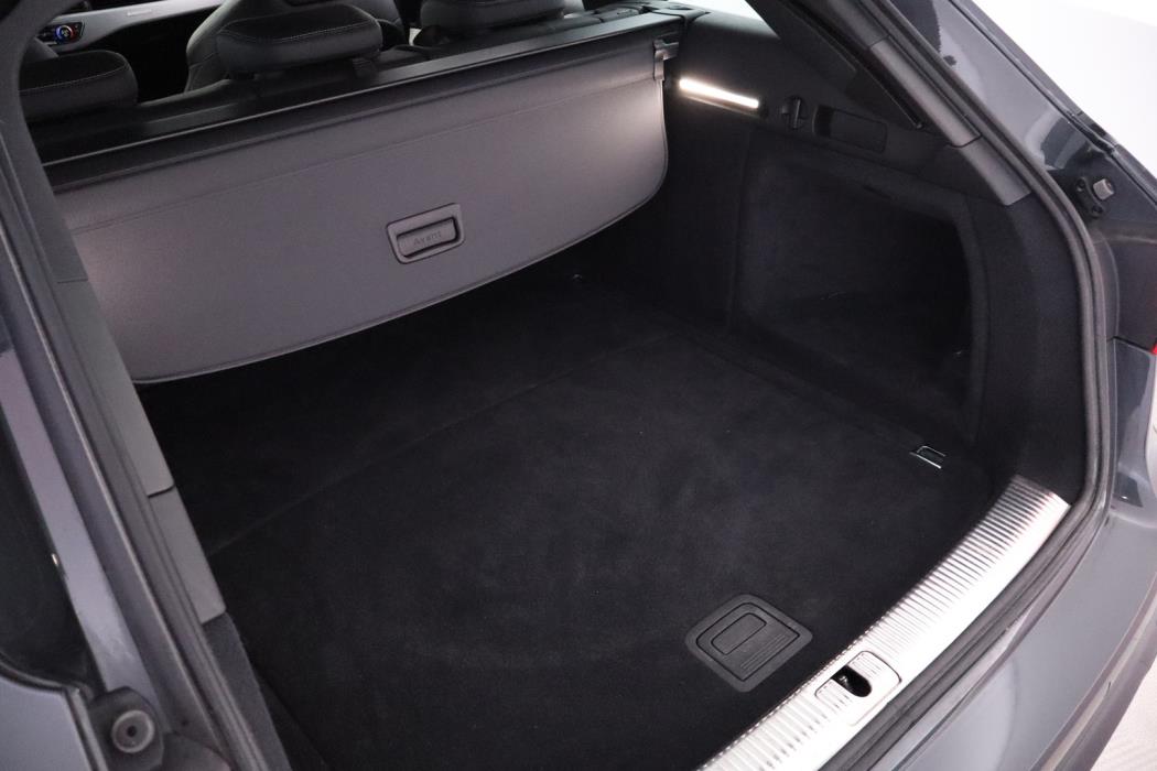 AUDI A4 2023