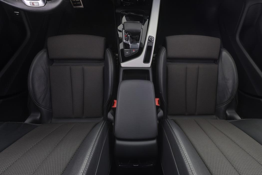 AUDI A4 2023