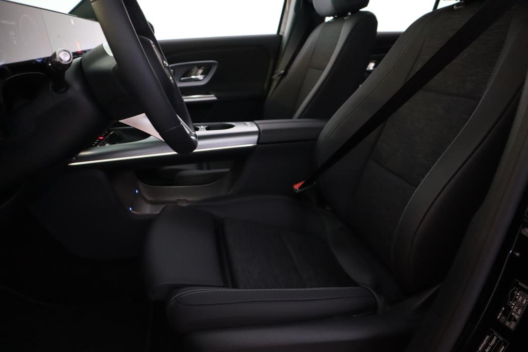 MERCEDES-BENZ GLB 2026