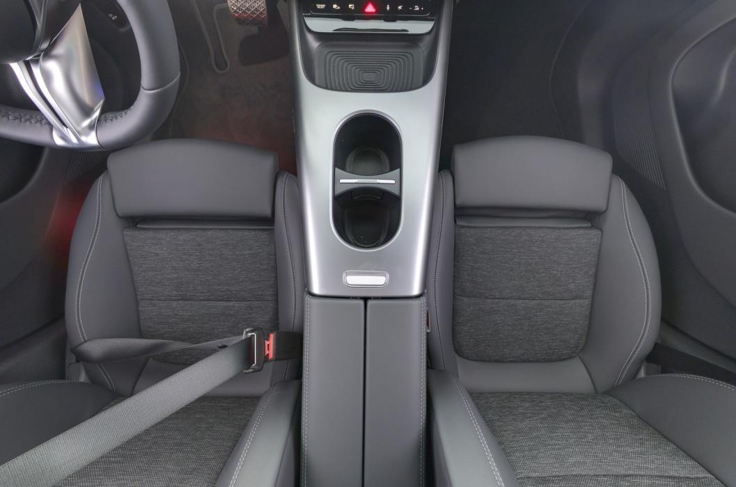 MERCEDES-BENZ GLB 2026