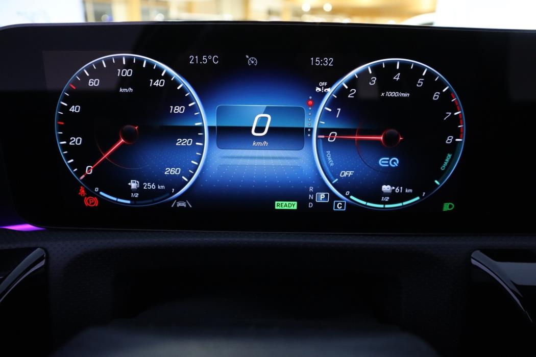 MERCEDES-BENZ A 2023