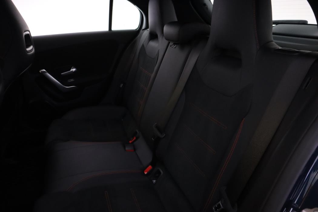 MERCEDES-BENZ A 2023