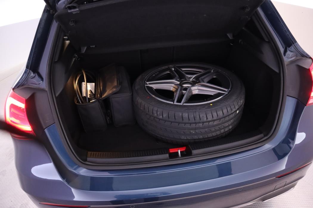 MERCEDES-BENZ A 2023