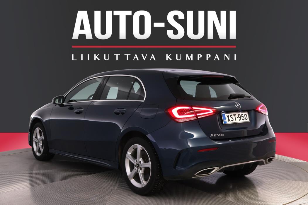 MERCEDES-BENZ A 2023