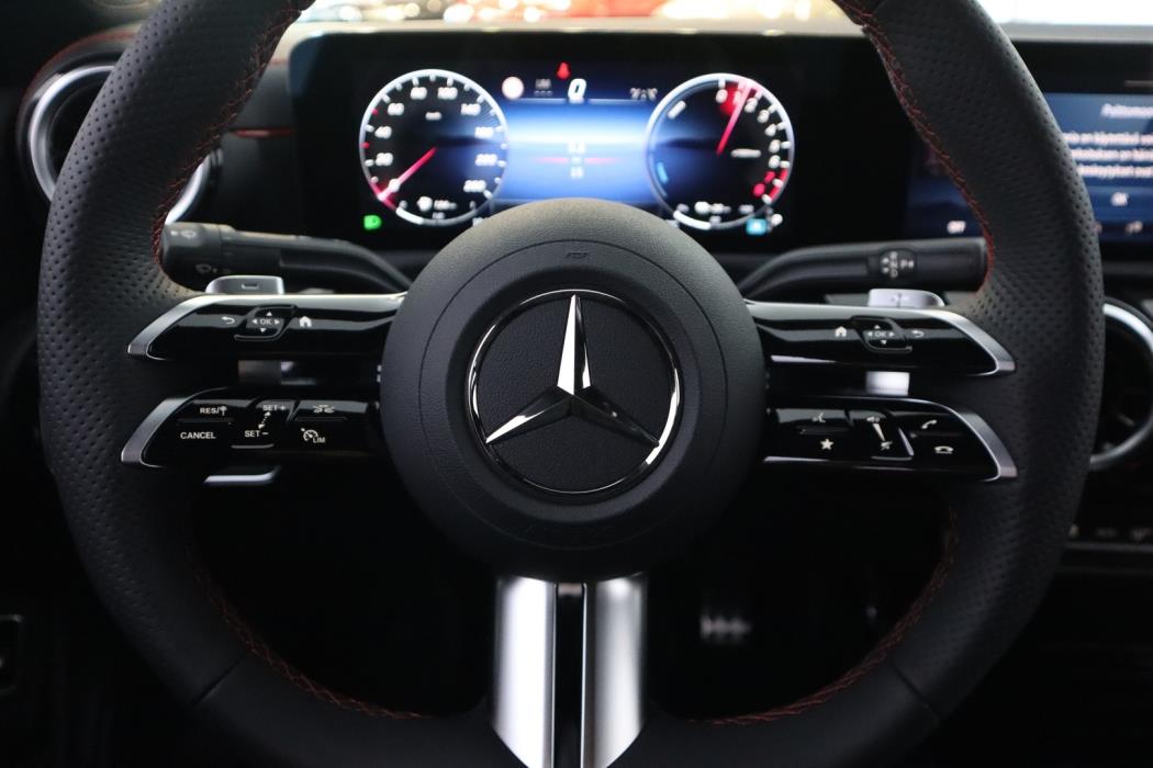 MERCEDES-BENZ CLA 2025